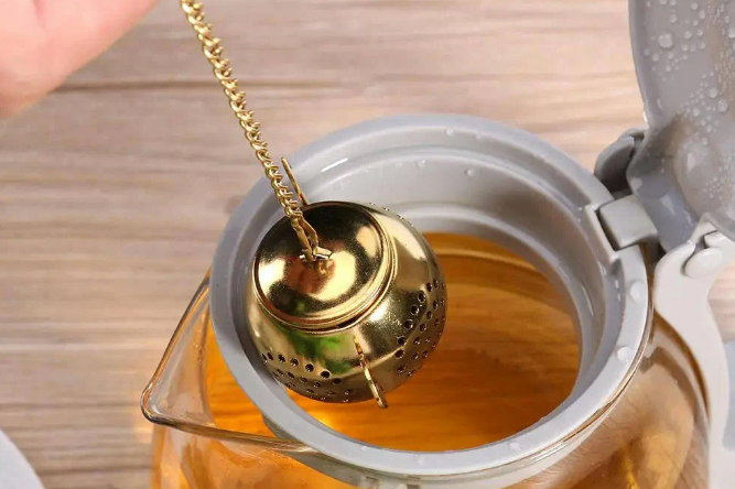 Teapot Infusion Strainer in Gold Plated Stainless Steel